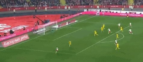 1648597883548067448.gif 莱万.gif